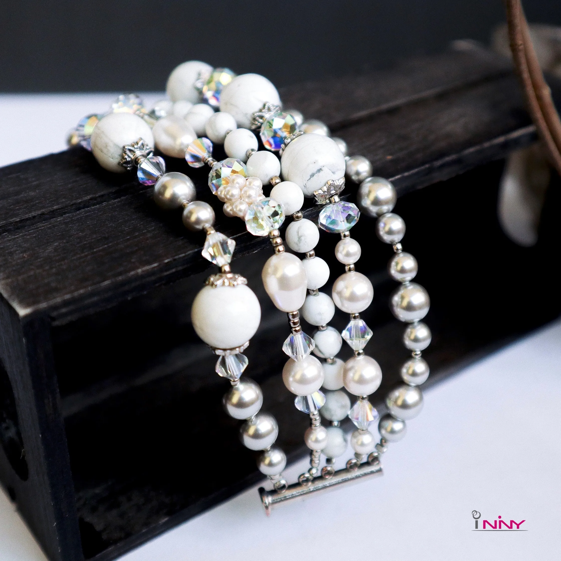 5-Line Bracelet Howlite