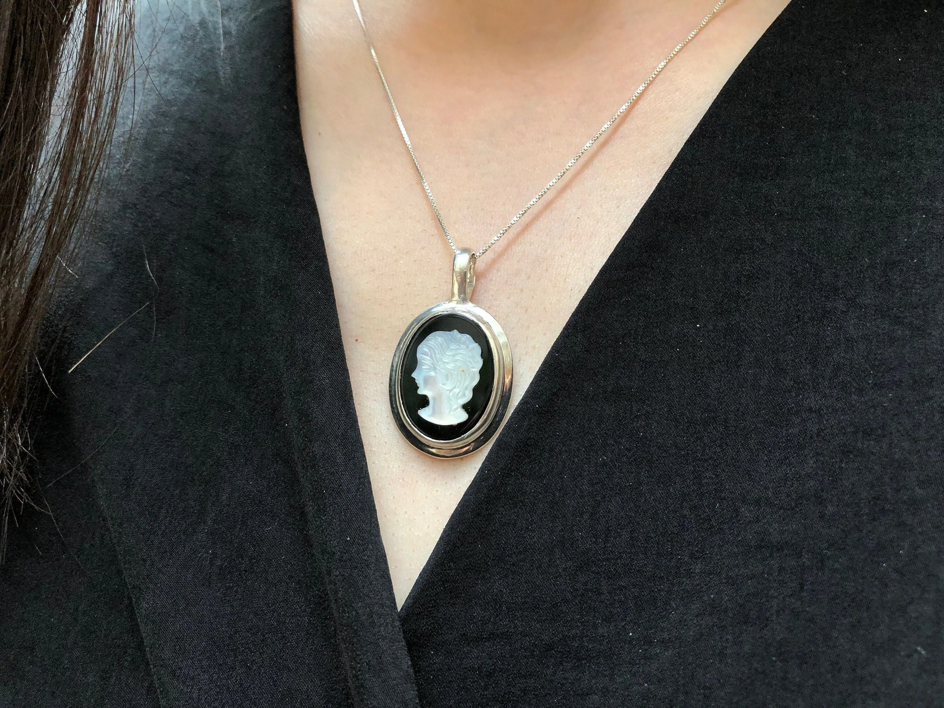 Cameo Necklace  - Lady Vintage Necklace - Real Mother of Pearl Pendant