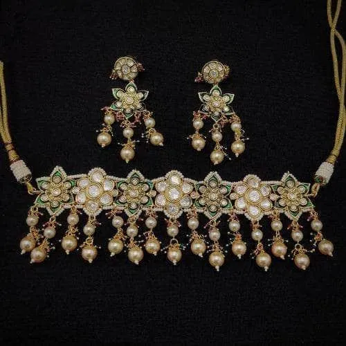 Floral Pendant Kundan Choker Set With Pearl