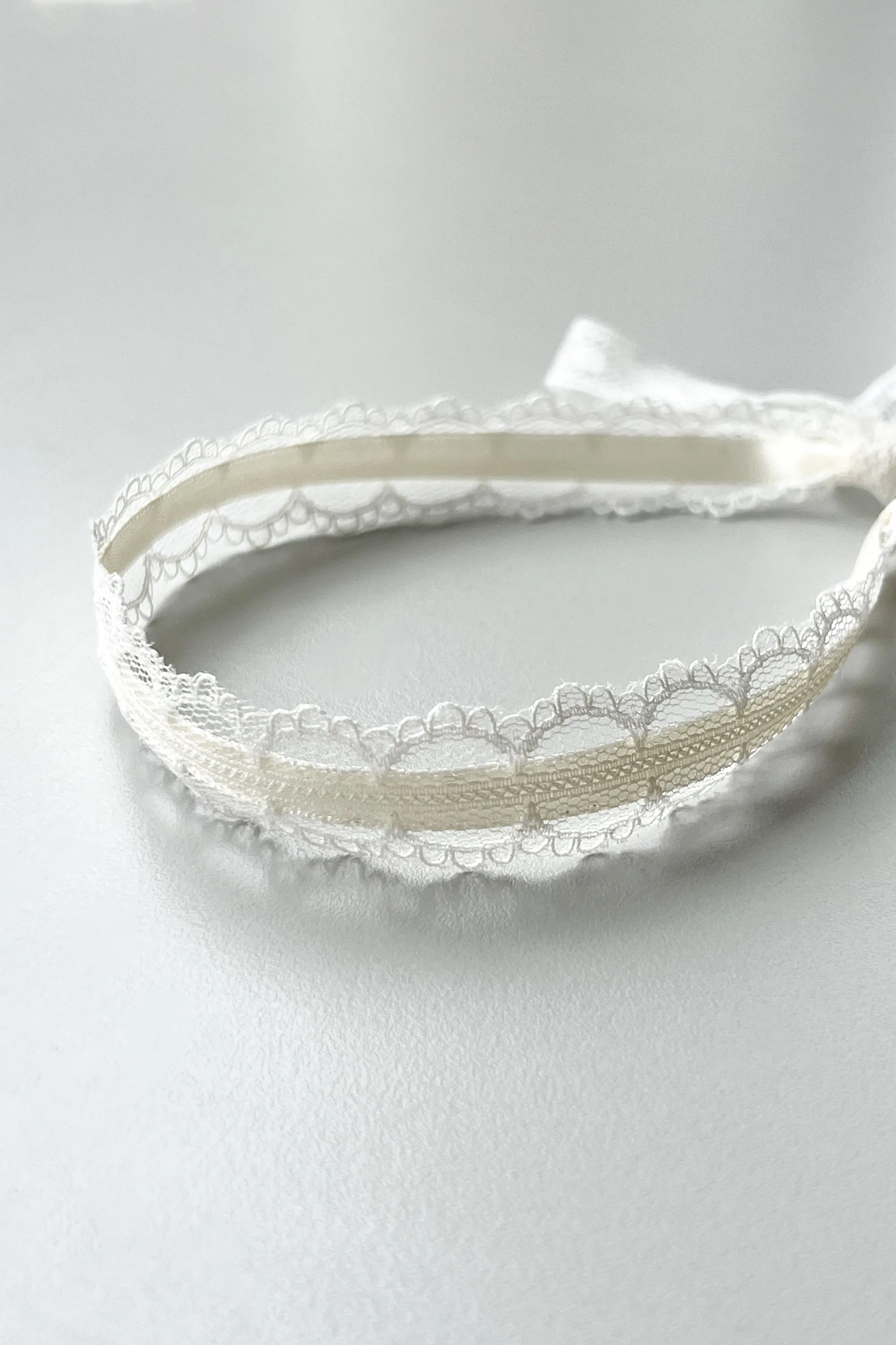 IVORY LACE TIE CHOKER