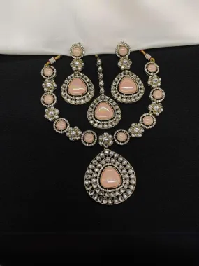 Kundan Design Stone-Studded Necklace