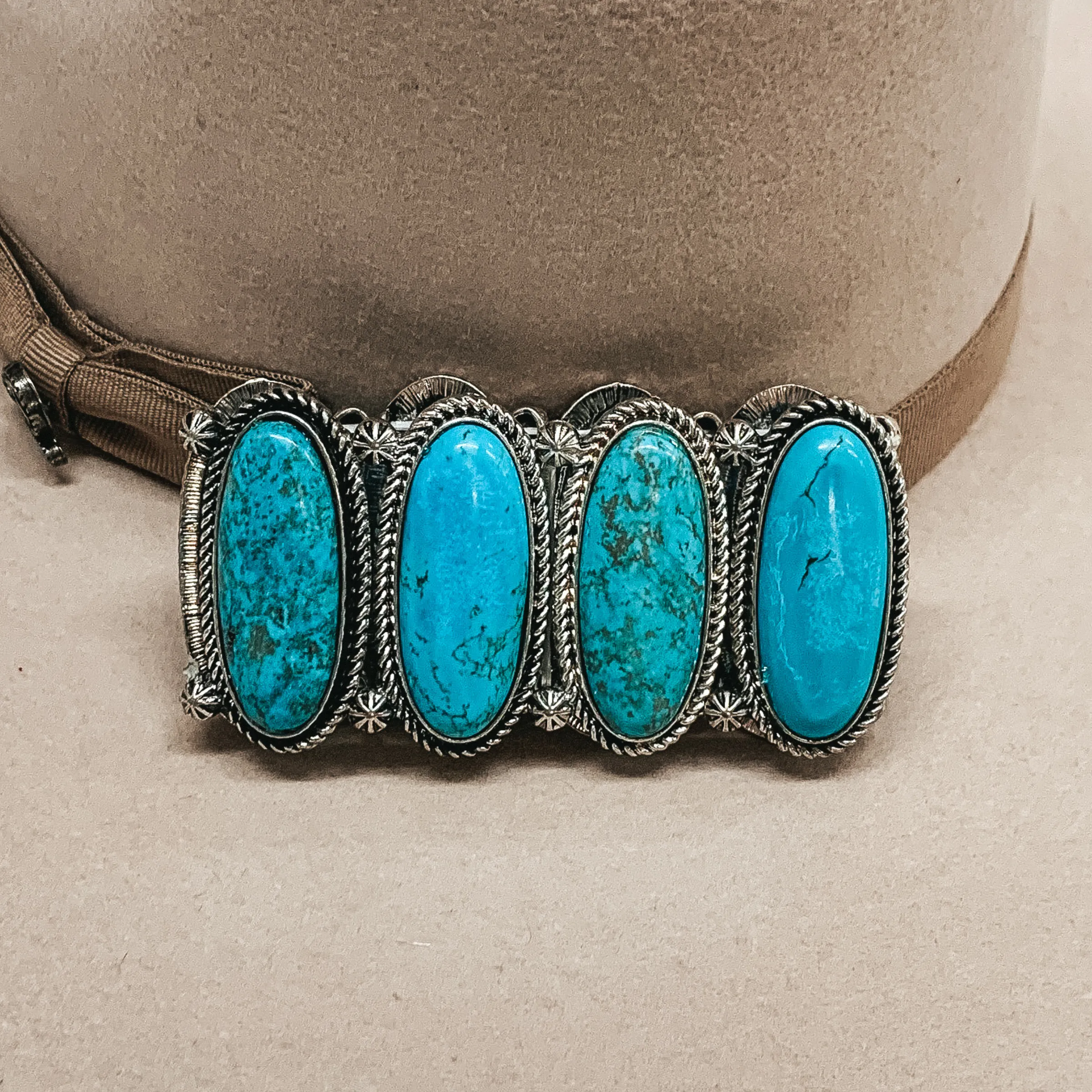 Oval Pendant Stretchy Bracelet in Turquoise