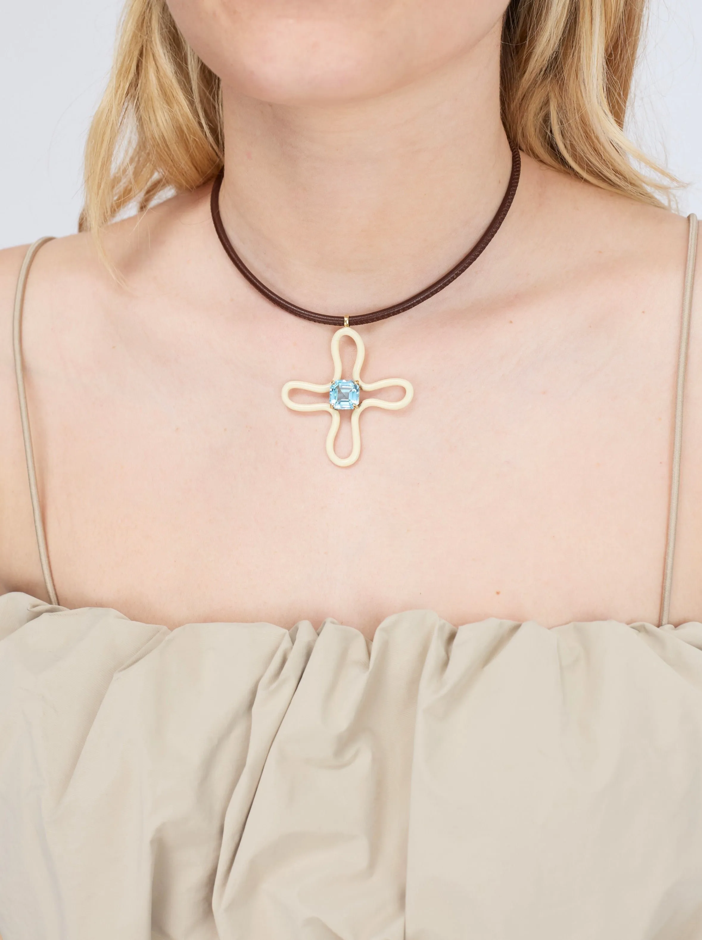 POP CHOKER ~ WITH LUCKY FLOWER PENDANT IN PANNA