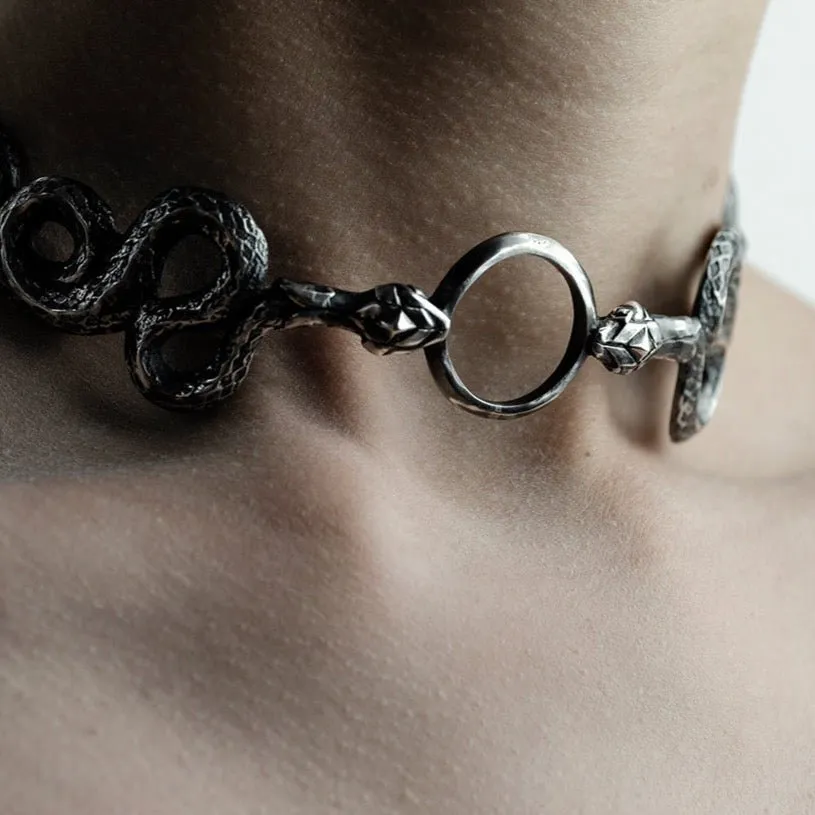 Snakes choker