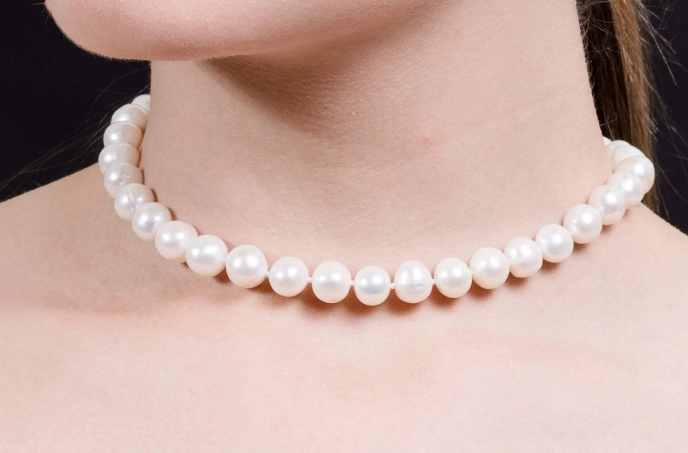 White Off-Round Freshwater Pearl Choker 9-10mm