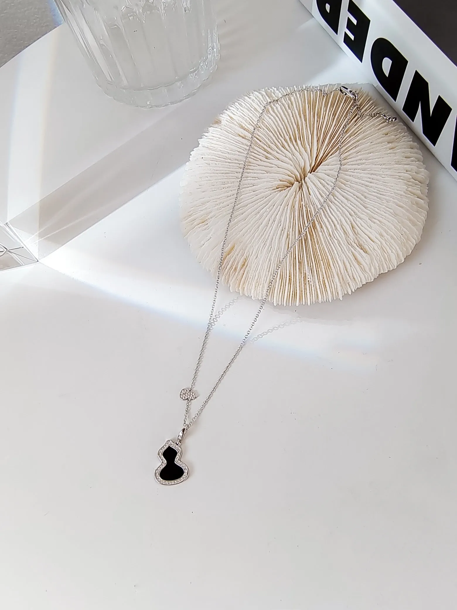 WULU 2 MOTIF ONYX SILVER NECKLACE